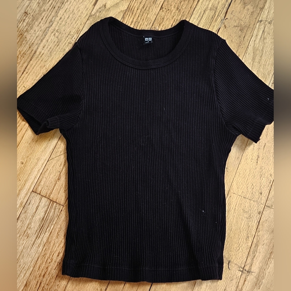 Uniqlo Black Ribbed Top